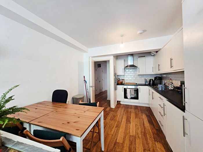 2 Bedroom Flat To Rent In Camberwell Road, Camberwell, SE5