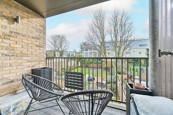 2 Bedroom Flat For Sale In Queens Road, Peckham, London, SE15