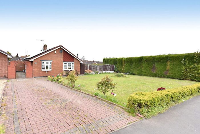 2 Bedroom Bungalow For Sale In Kingswinford, Lapwood Avenue, DY6