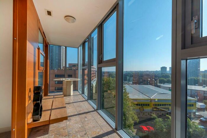 2 Bedroom Flat To Rent In Lombard Road, Battersea, London, SW11