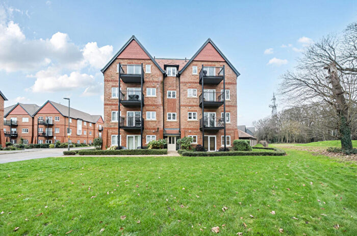 2 Bedroom Apartment For Sale In Aspen Road, High Wycombe, Buckinghamshire, HP10