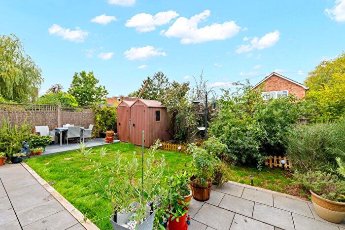 2 Bedroom Flat For Sale In Tithepit Shaw Lane, Warlingham, CR6