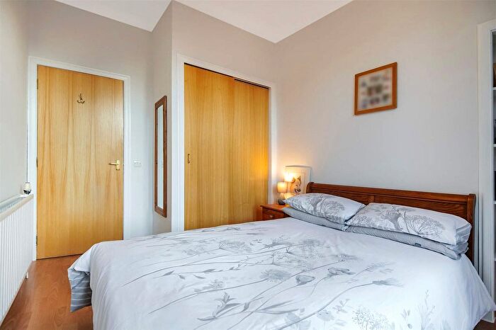2 Bedroom Flat For Sale In Dumbarton Road, Partick, Glasgow, G11