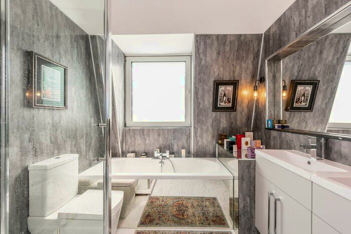 2 Bedroom Flat For Sale In Fulham Road, Chelsea, London, SW10