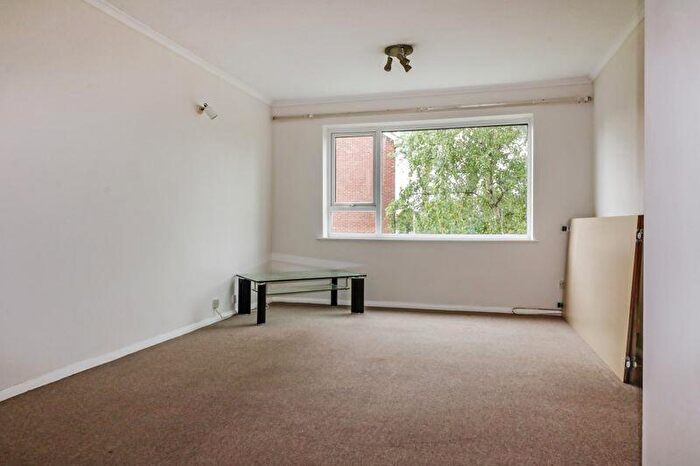 1 Bedroom Flat For Sale In Langley - Walking Distance To Langley Mainline, SL3