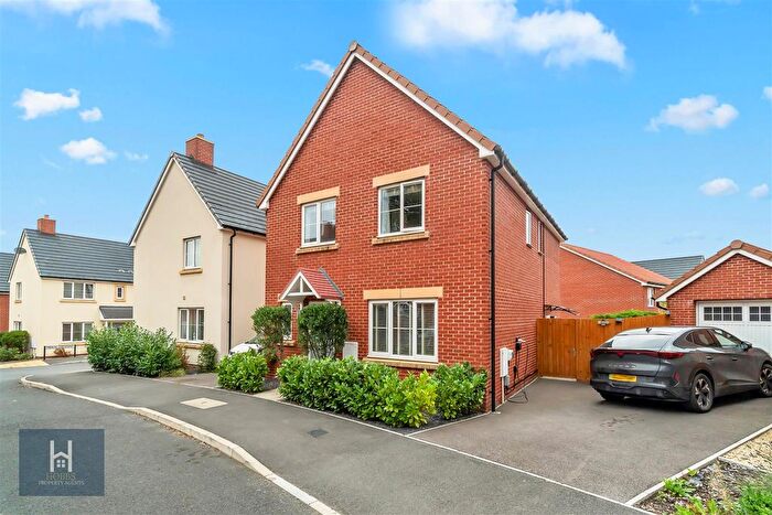 4 Bedroom Detached House For Sale In Kestrel Road, Charfield, GL12