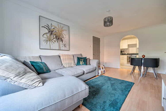 2 Bedroom Flat For Sale In Emerson Court, Crowthorne, Berkshire, RG45