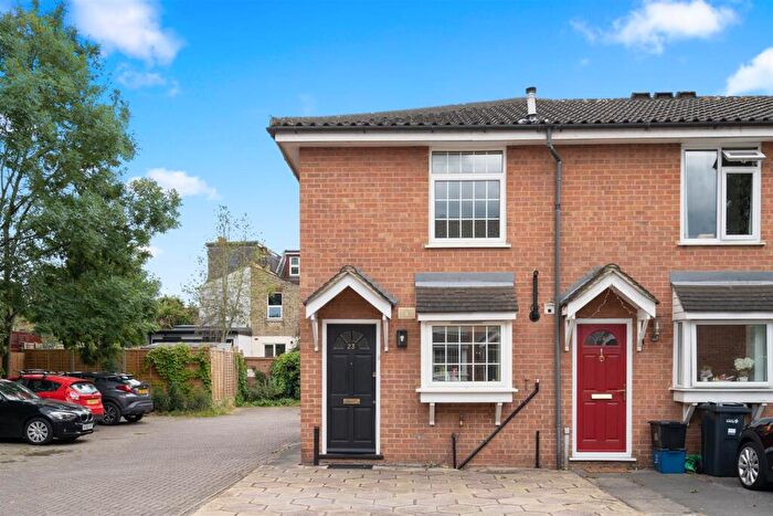 2 Bedroom End Of Terrace House To Rent In Greenstone Mews, Wanstead, E11