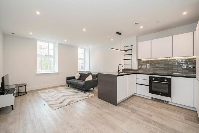 2 Bedroom Apartment To Rent In Memorial Avenue, Slough, Berkshire, SL1