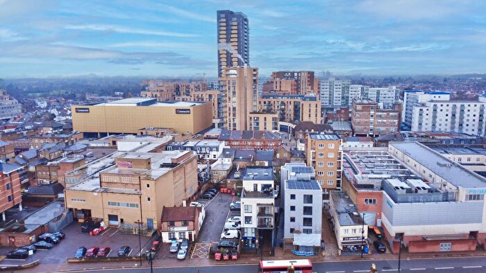 1 Bedroom Flat For Sale In Hanworth Road, Hounslow, TW3