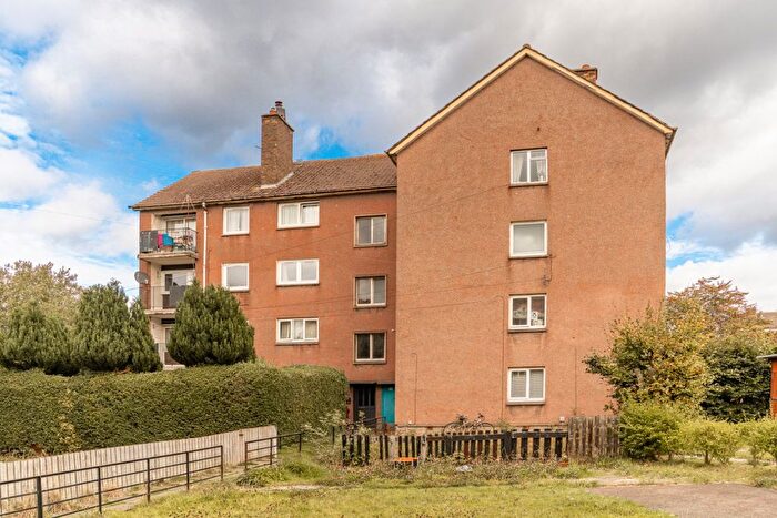 2 Bedroom Flat For Sale In / Alan Breck Gardens, Edinburgh, EH4