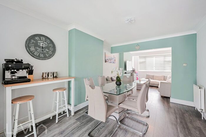 3 Bedroom Terraced House For Sale In Chilmark Road, London, SW16