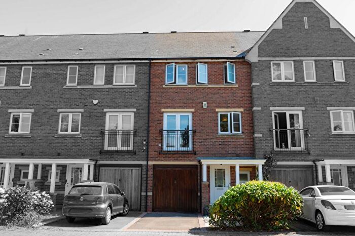4 Bedroom Terraced House For Sale In Scholars Walk, Stoneygate, Leicester, LE2