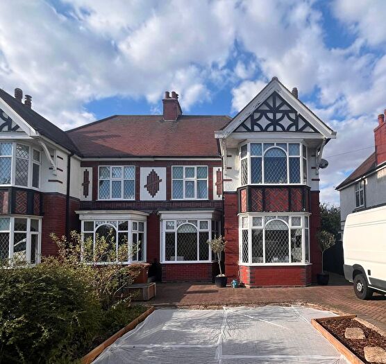 3 Bedroom Semi-detached House For Sale In Laceby Road, Grimsby, DN34