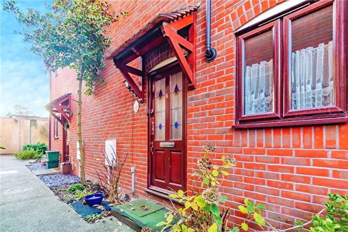 2 Bedroom Terraced House For Sale In Riverside Mews, Bridle Path, Croydon, CR0