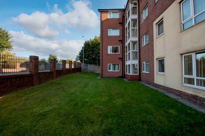 2 Bedroom Apartment To Rent In Sugarmill Square, Salford, M5