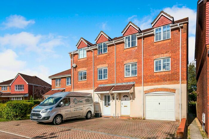 4 Bedroom Semi-Detached House To Rent In Gleneagles Close, Beggarwood, Basingstoke RG22