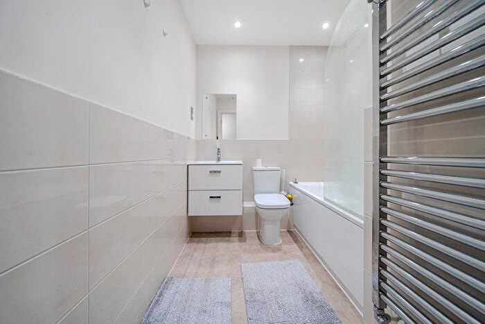 1 Bedroom Flat For Sale In Chrysler House, Welwyn Garden City, Hertfordshire, AL7