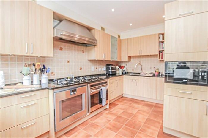6 Bedroom Detached House To Rent In Allington Road, Hendon, NW4