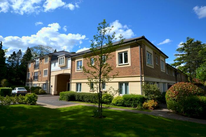 2 Bedroom Flat To Rent In Paynetts Court, Weybridge, KT13