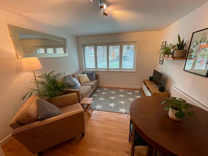 2 Bedroom Flat To Rent In Freshcliffe House West, Bury Street, GU2