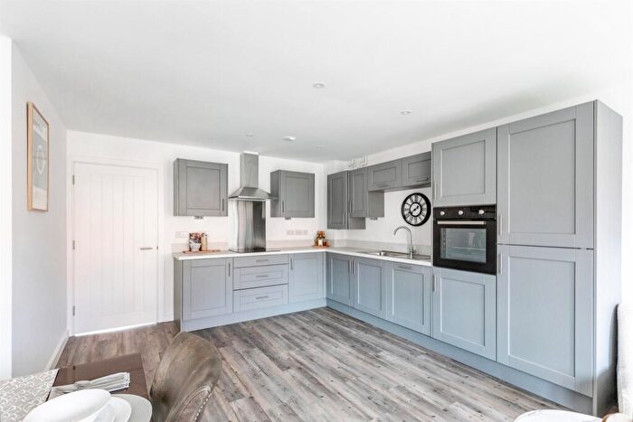 3 Bedroom Semi-Detached House For Sale In Brick Kiln Road, Raunds, Wellingborough, NN9