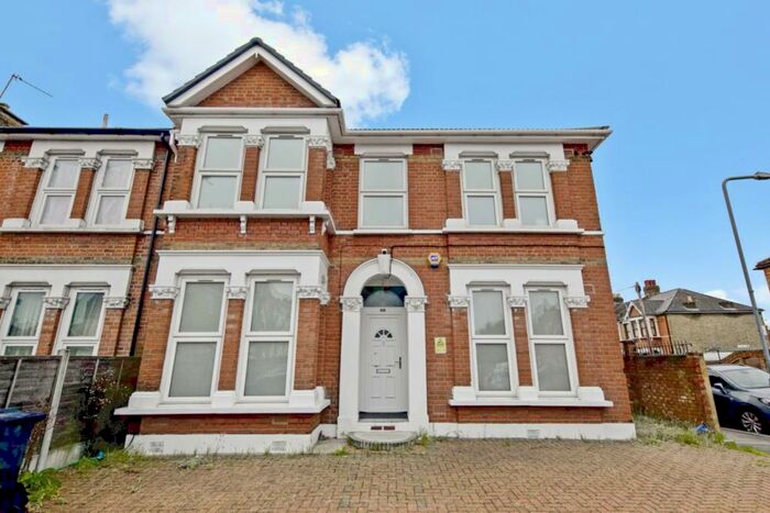 8 Bedroom End Of Terrace House To Rent In Green Lanes, Goodmayes, IG3