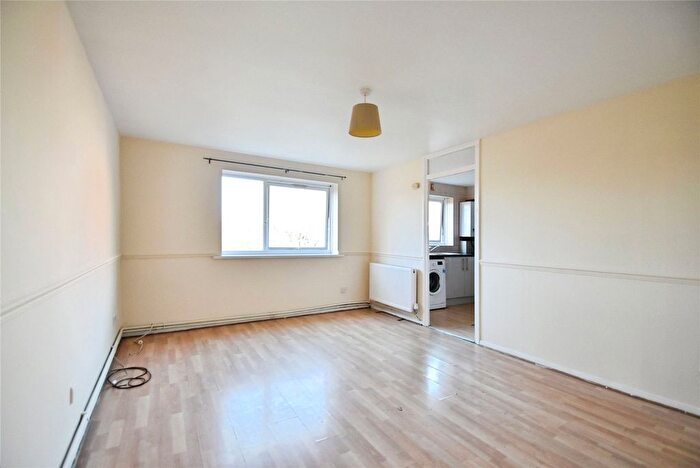 2 Bedroom Flat For Sale In Gurney Close, Barking, IG11