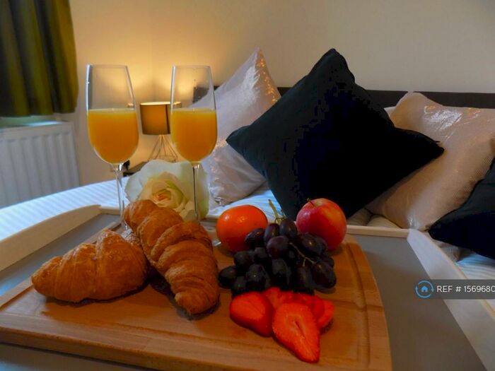 1 Bedroom Flat To Rent In Splott Road, Cardiff, CF24