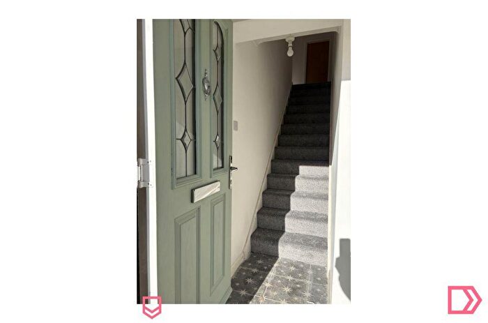 3 Bedroom Maisonette To Rent In Tower Road, Bexleyheath, Kent, DA7