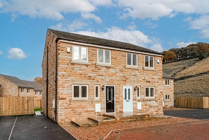 3 Bedroom Semi-Detached House To Rent In Perseverance Place, Holmfirth, HD9