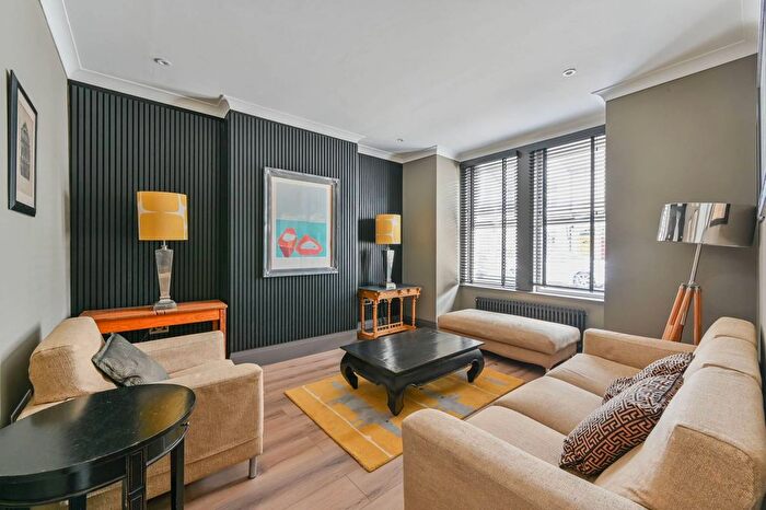 3 Bedroom End Of Terrace House To Rent In Thurso Street, Tooting Broadway, London, SW17