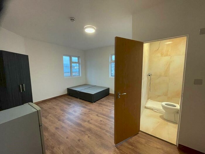 Studio To Rent In Edmonton, London, N9