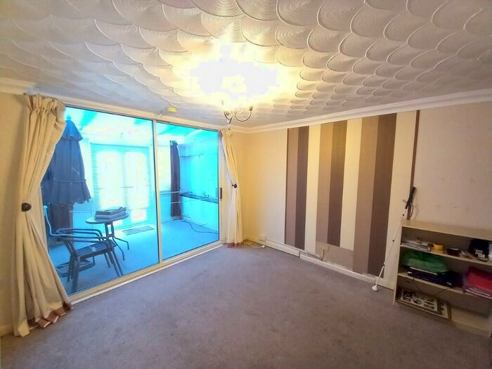 3 Bedroom Terraced House For Sale In Bangor, Gwynedd, LL57