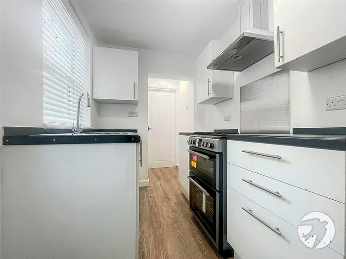 3 Bedroom Terraced House To Rent In Weston Road, Rochester, Kent, ME2
