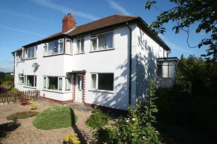 2 Bedroom Flat To Rent In Carr Manor Grove, Leeds, West Yorkshire, LS17