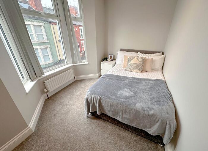 1 Bedroom House To Rent In Cameron Street, L7
