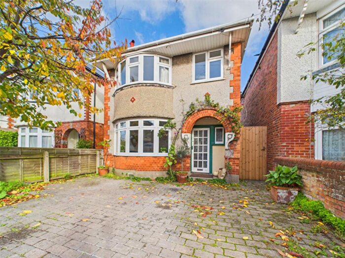 3 Bedroom Detached House For Sale In Kimberley Road, Southbourne, Bournemouth, Dorset, BH6