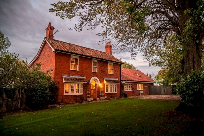 5 Bedroom Detached House For Sale In Yaxham, NR19