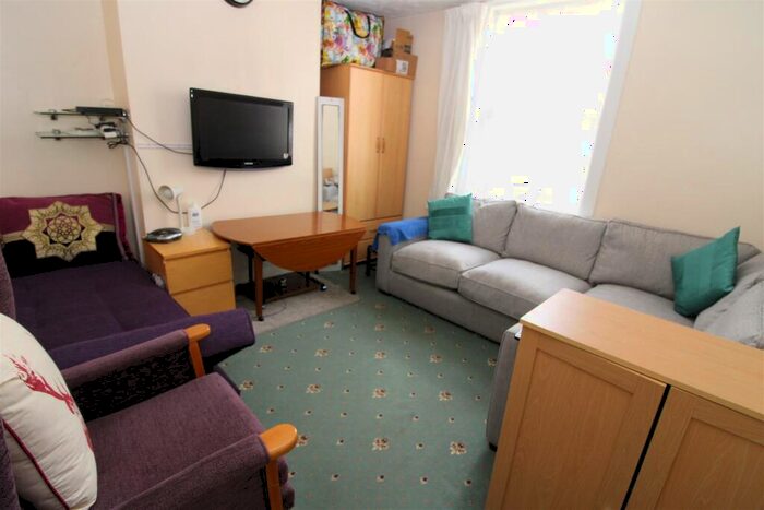 3 Bedroom Terraced House For Sale In River Road, Littlehampton, BN17