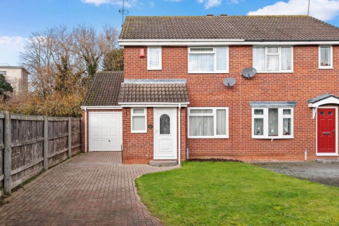 3 Bedroom Semi Detached House For Sale In Turners Close, Worcester., WR4
