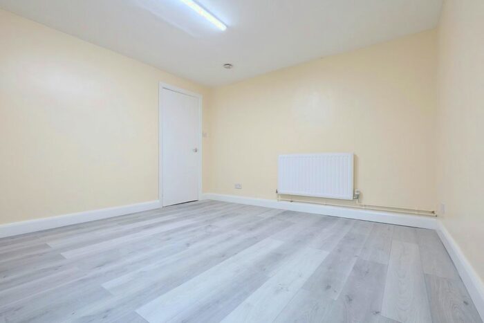 1 Bedroom Flat To Rent In Kyverdale Road, London, N16