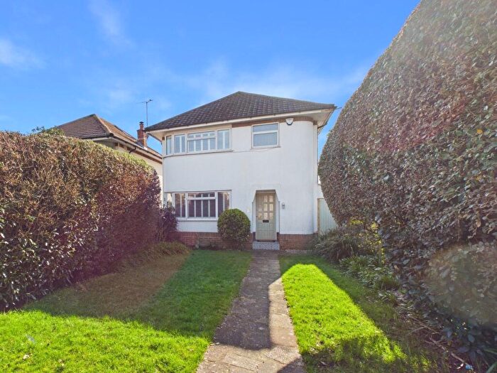 4 Bedroom Detached House For Sale In Angus Road, Goring-by-Sea, Worthing, BN12