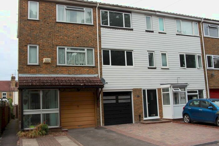 3 Bedroom Town House To Rent In High Street, Snodland, ME6