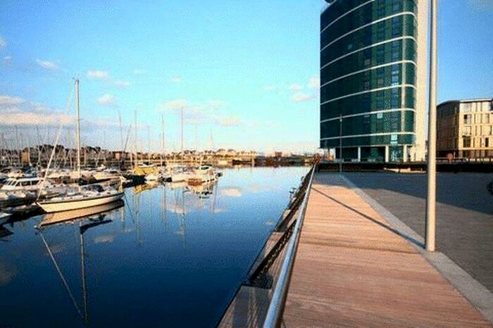 2 Bedroom Apartment To Rent In Marina Point West, ME4