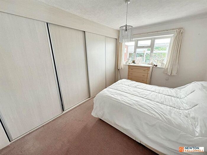 2 Bedroom Semi-Detached Bungalow For Sale In Lilac Avenue, Sutton Coldfield, B74