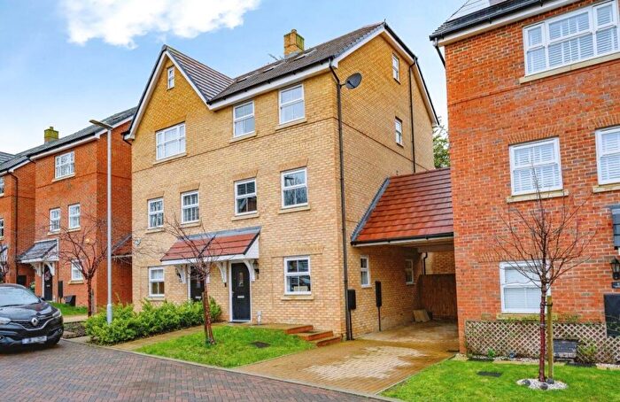 4 Bedroom Semi Detached House For Sale In Jay Close, Hemel Hempstead, HP3