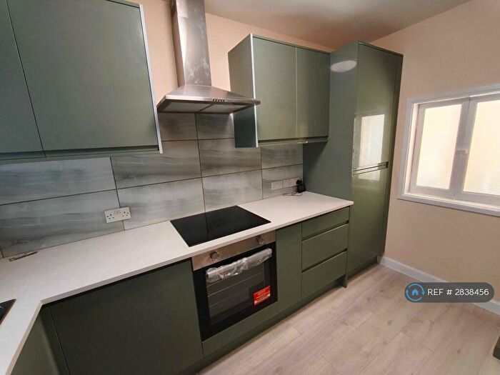 2 Bedroom Flat To Rent In Broomhall Road, Sheffield, S10