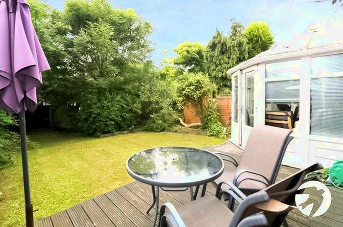 2 Bedroom Maisonette To Rent In Aberford Gardens, Woolwich, London, SE18