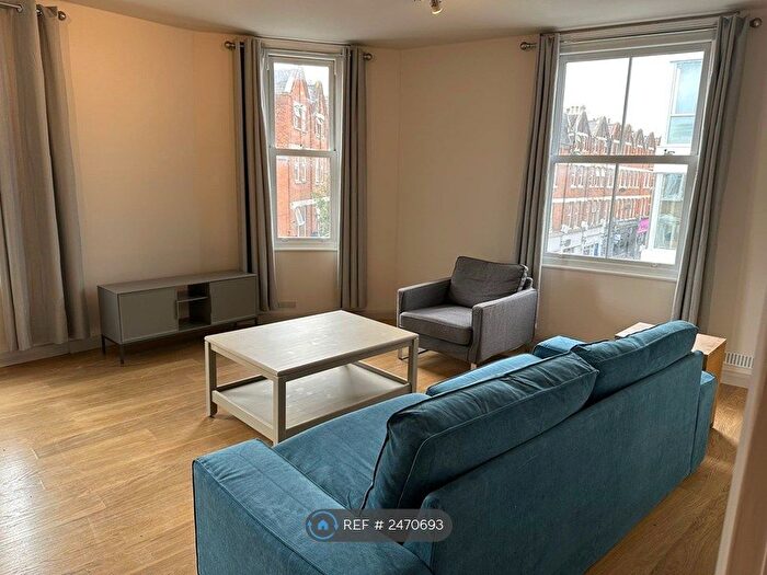 2 Bedroom Flat To Rent In Bedford Hill, London, SW12